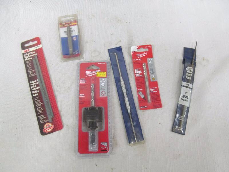 lot 110 image: saw blades drill bits
