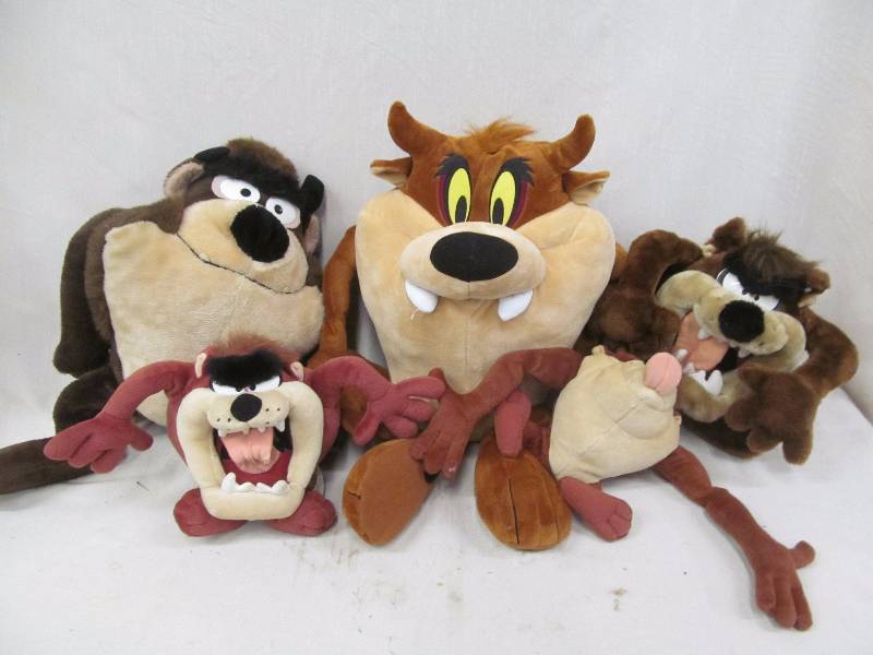 lot 138 image: stuffed animals