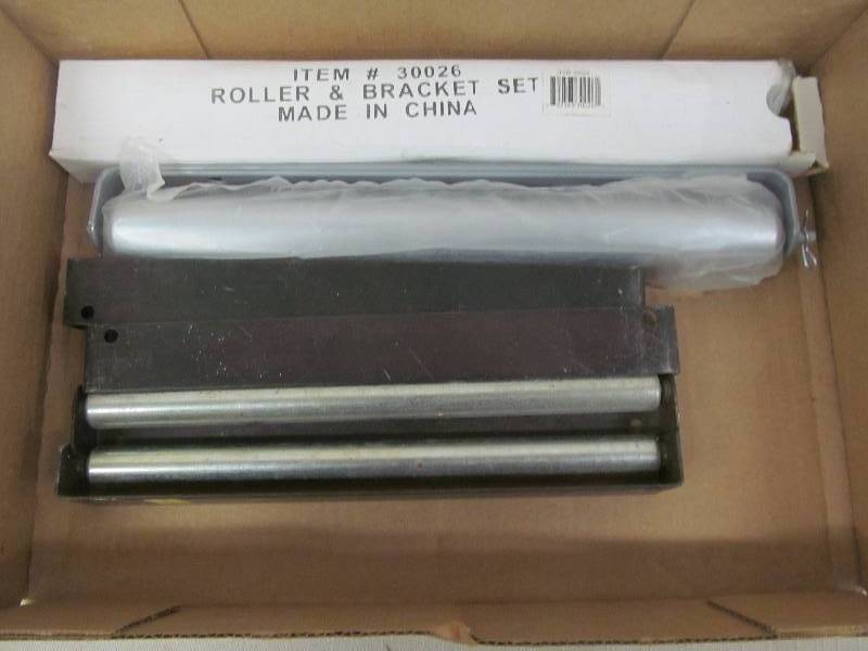 lot 139 image: roller and bracket set