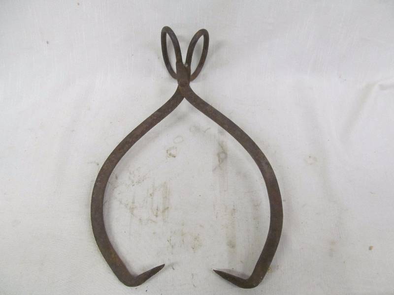 lot 189 image: ice  block tongs
