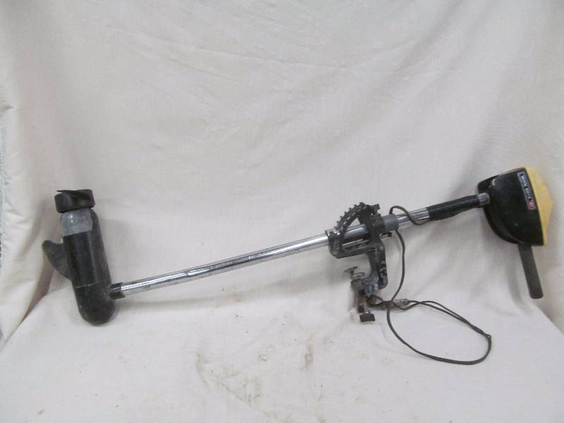 lot 210 image: trolling motor