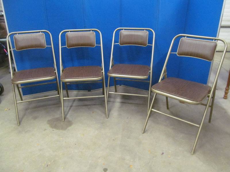 lot 230 image: folding chairs