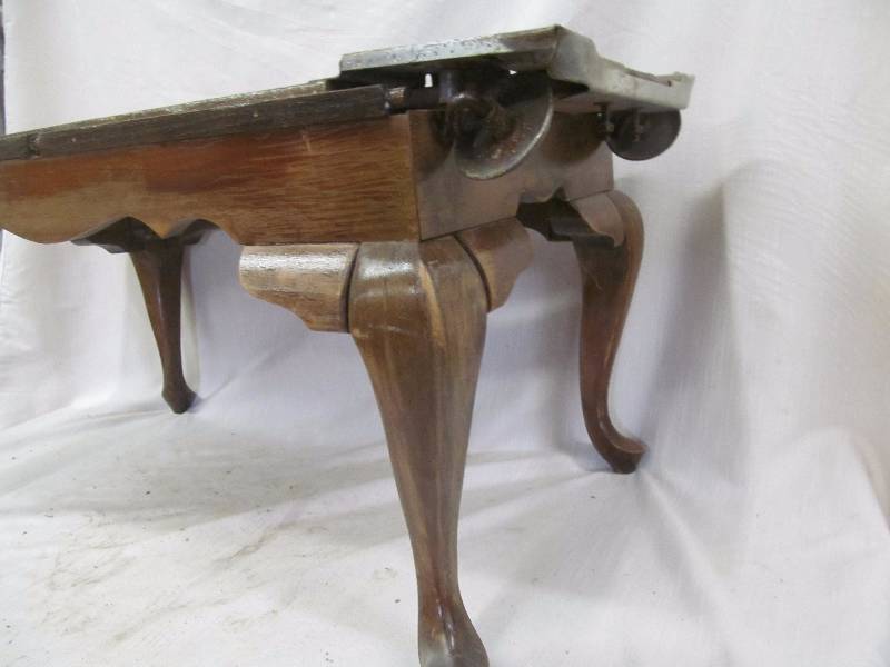 lot 255 image: coffee table