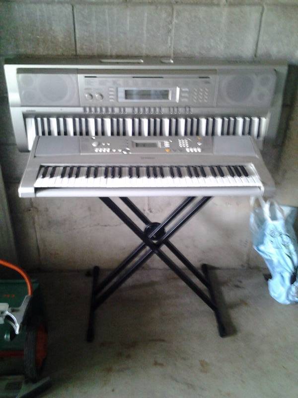 lot 3 image: Yamaha & Casio Electric Keyboards With Stand - No Power Cords