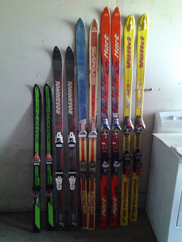 lot 4 image: 5-Pairs Assorted Skis