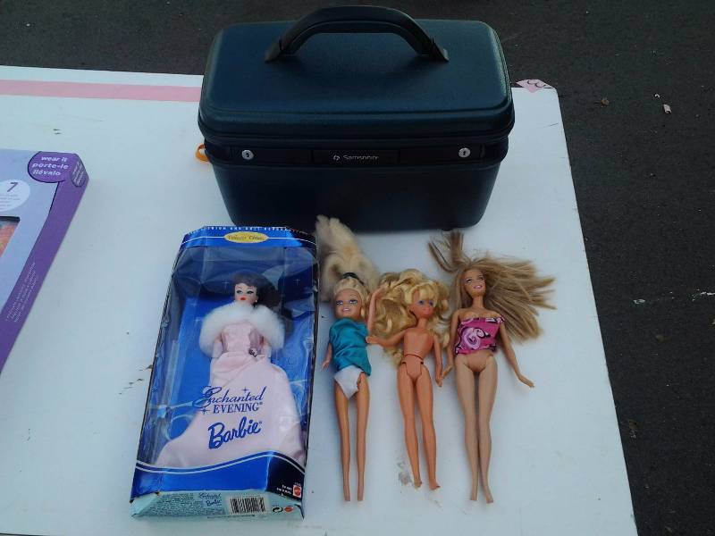 lot 22 image: Enchanted Evening Barbie (In Box) With 10-Other Dolls, Small Suitcase