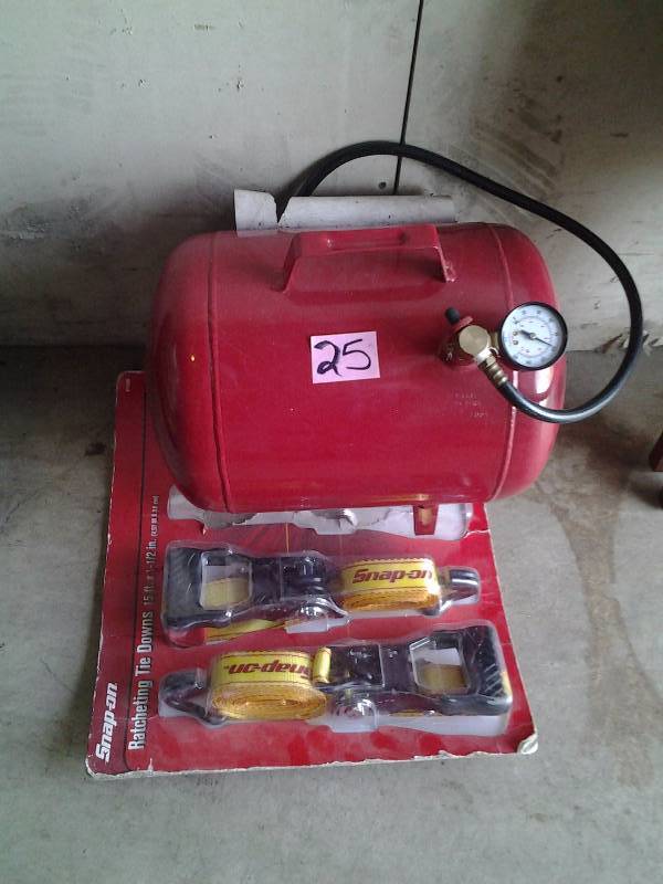 lot 25 image: Portable Air Tank, 2-Snap On Ratchet Straps