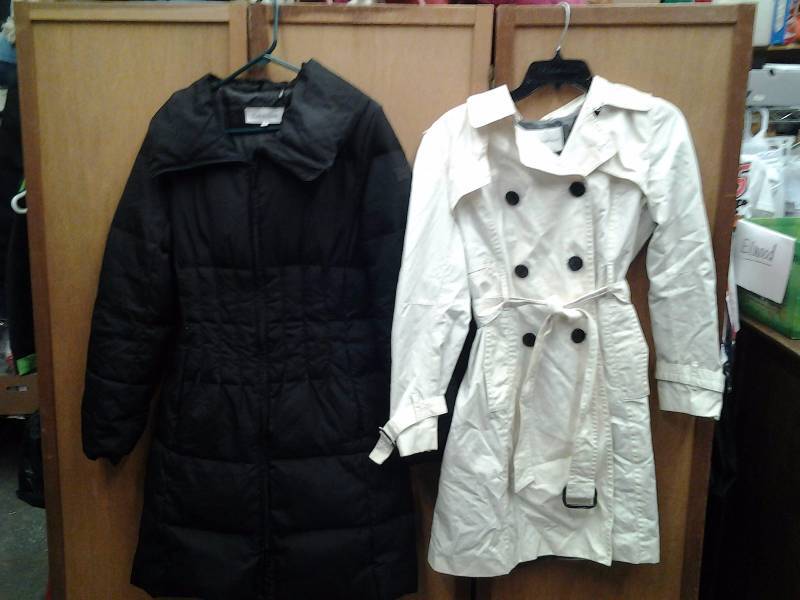 lot 26 image: Calvin Klein & Banana Republic Jackets - Size M