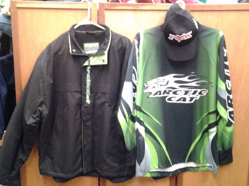 lot 43 image: Arctic Cat Jacket Size XL, Arctic Cat Jersey Size L, FOX Racing Cap