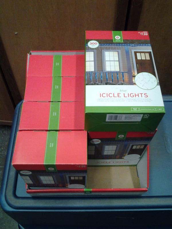 lot 70 image: 8-Boxes Blue Icicle Lights