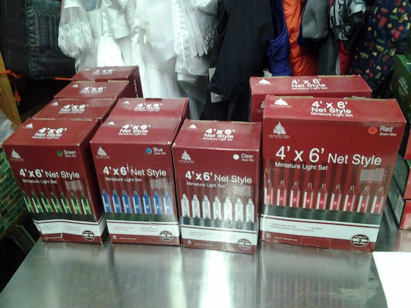 lot 75 image: 9-Boxes Net Lights 4x6 (4-Green, 2-Blue, 2-Red, 1-Clear)