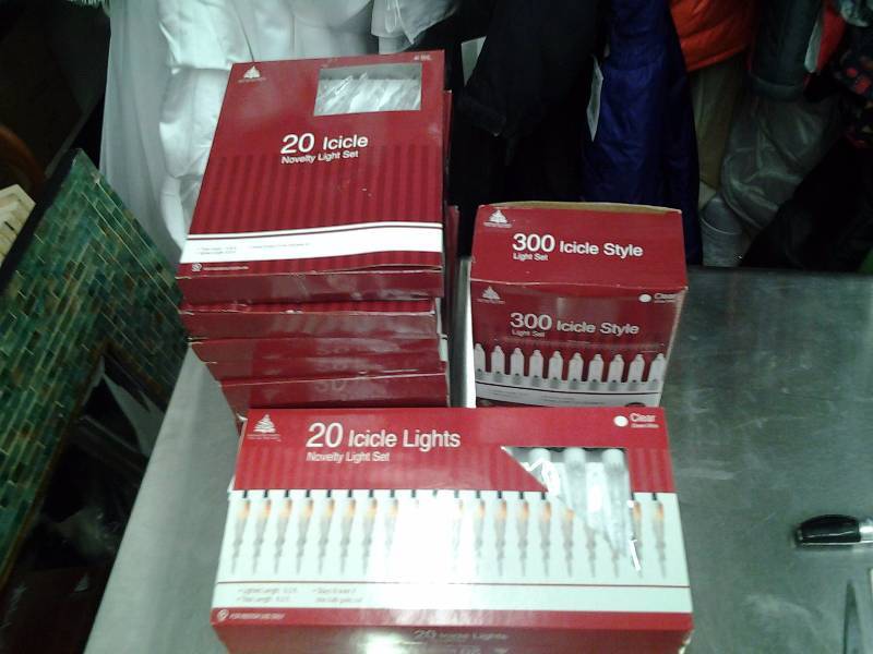 lot 78 image: 10-Boxes Clear Icicle Lights (1-300 Count, 9-20 Count)