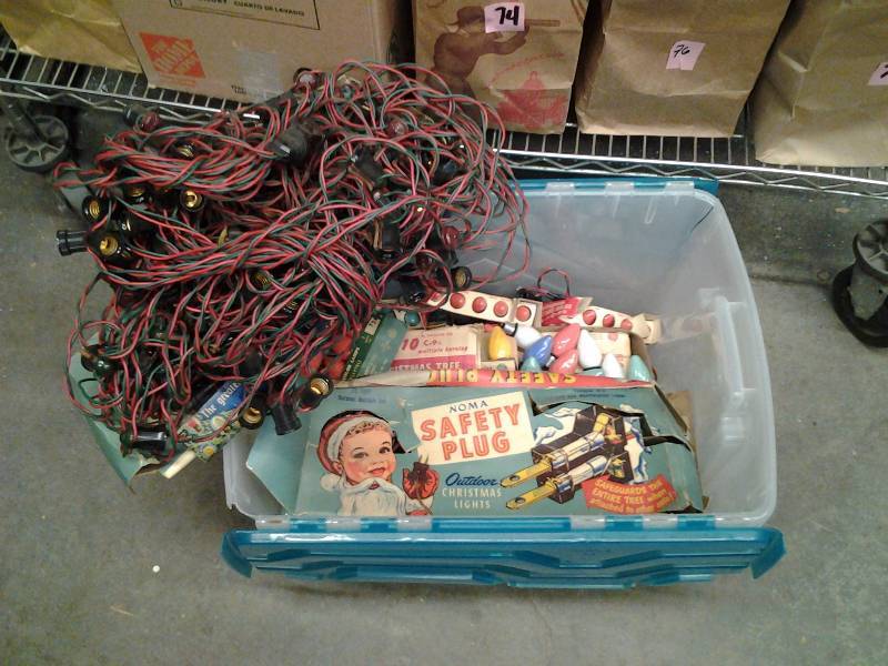 lot 86 image: Tote Full Of Vintage Christmas Lights