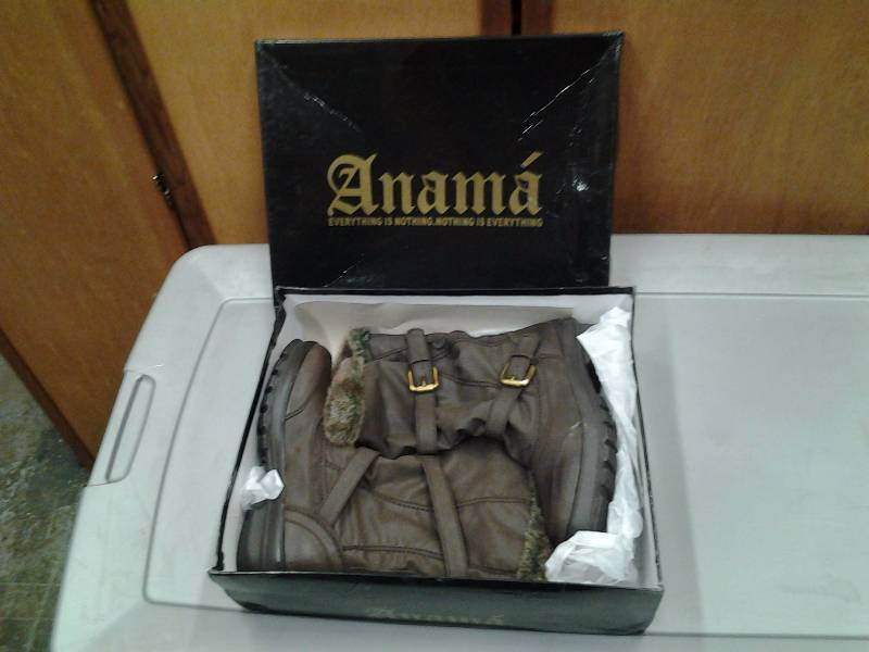lot 89 image: NEW Anama Winter Boots - Ladies Size 6 (Coffee Color)