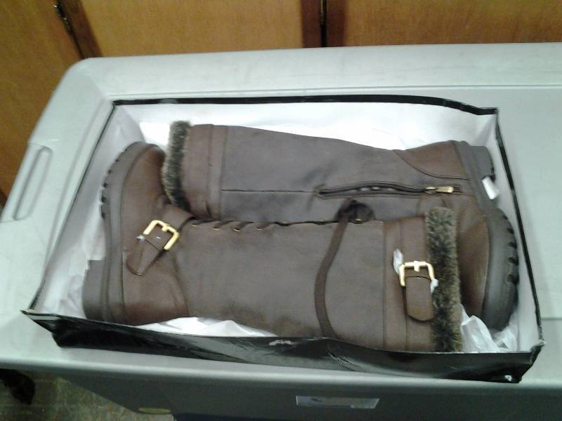 lot 95 image: NEW Anama Knee Boot - Size 6 (Coffee Color)
