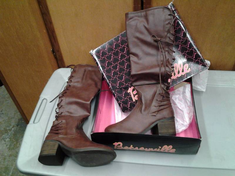 lot 98 image: Betseyville Brown Lace-Up Back Durango Boot - Ladies Size 9