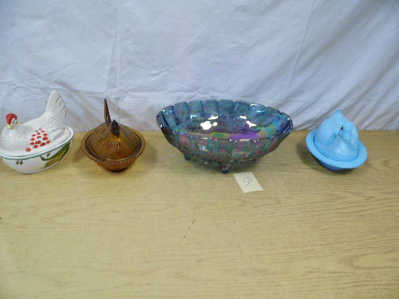 Carnival Glass Bowl - Covered Dishes
