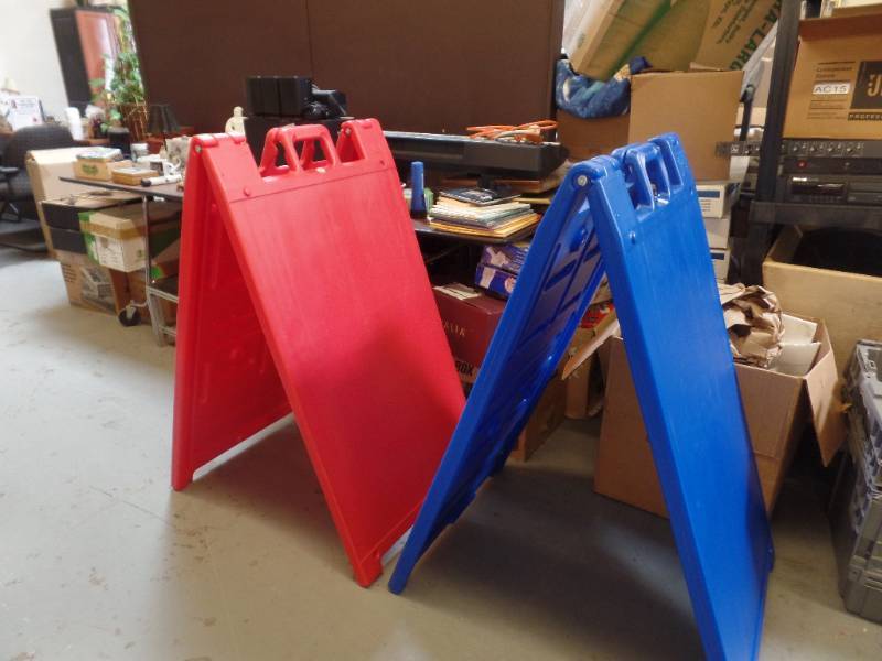 BRAND NEW SIGNICADE COLORED SANDWICHBOARD SIGNS