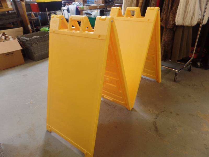 BRAND NEW SIGNICADE SANDWICHBOARD SIGNS