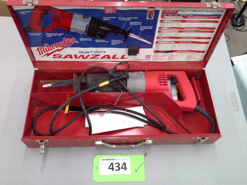 lot 434 image: Milwaukee Heavy Duty Sawzall