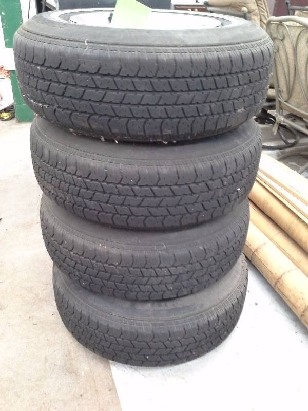lot 466 image: (4) GMC P23575R15 Tires