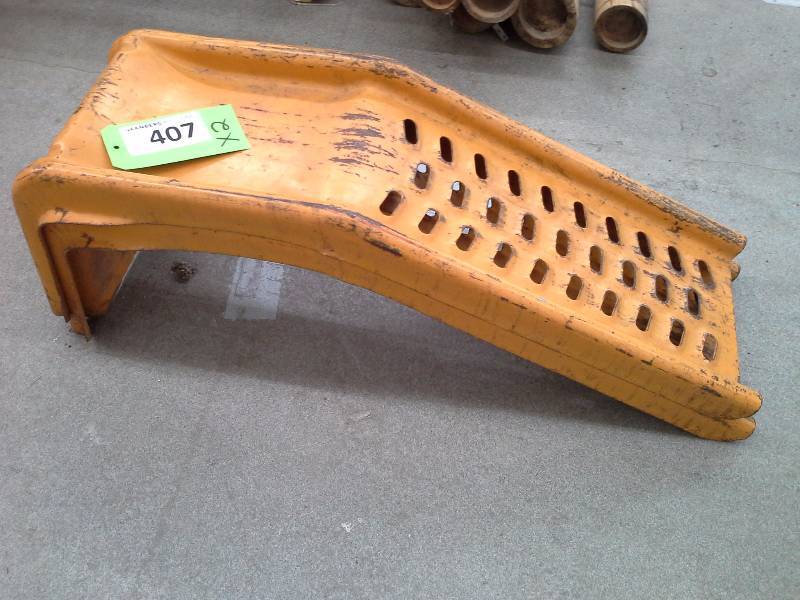 lot 407 image: Pair of Car Ramps