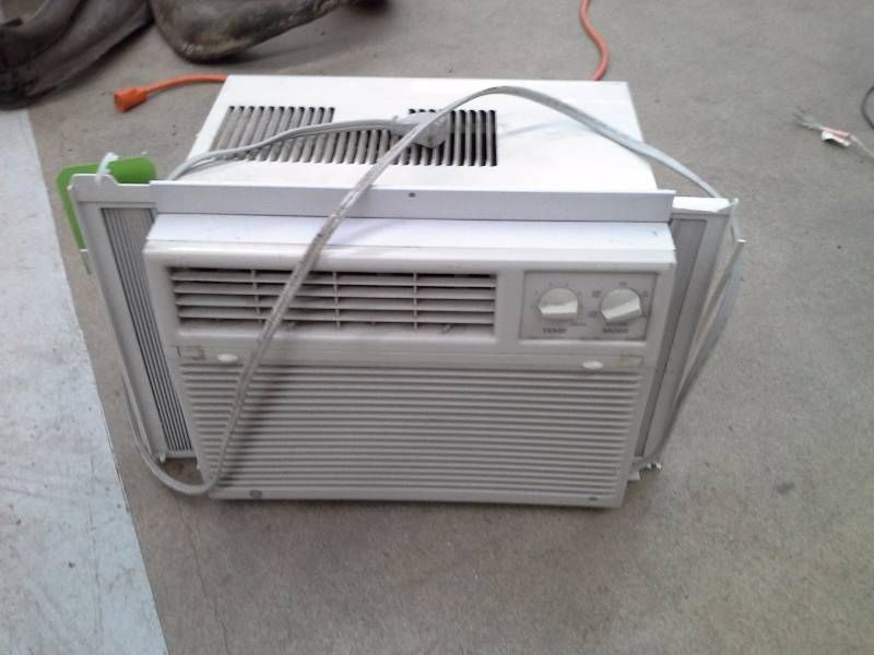 lot 470 image: GE Air Conditioner