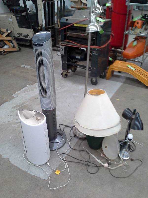 lot 471 image: Fans and Light Lot