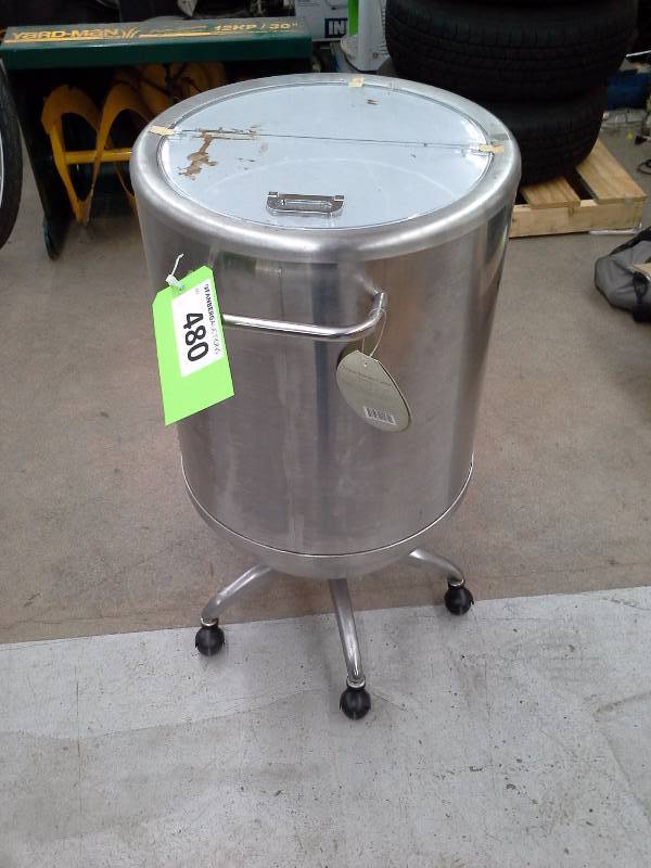 lot 480 image: Garden Cooler