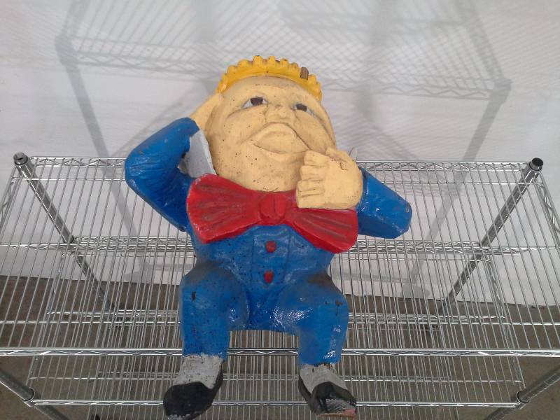 lot 707 image: Wooden Humpty Dumpty Sculpture