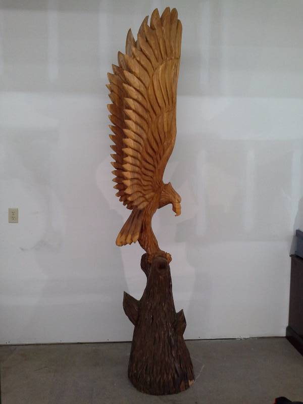 lot 701 image: Wooden Eagle Carved Sculpture (Larger)