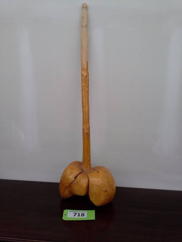 lot 718 image: Gourd-looking Wooden Staff