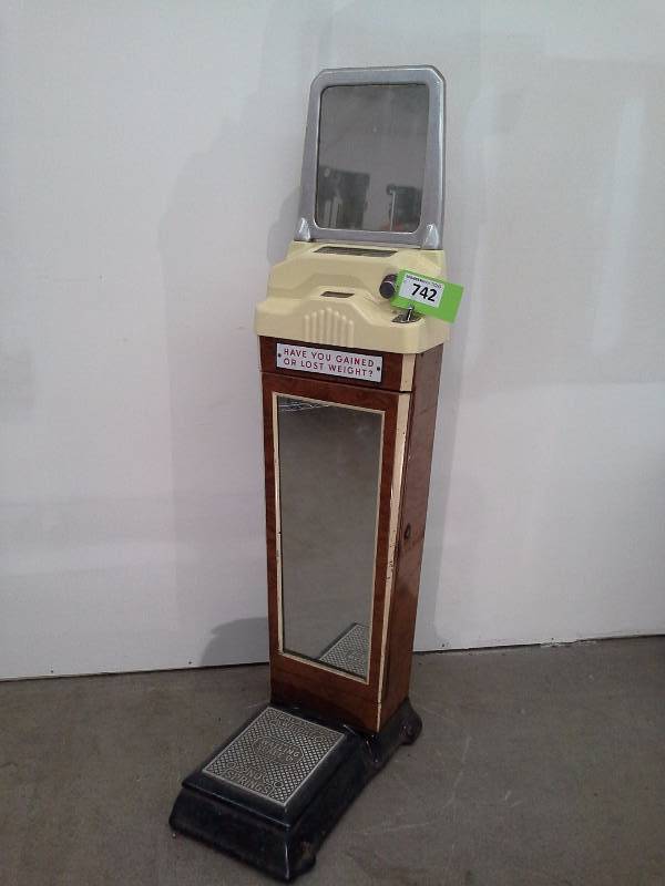 lot 742 image: Antique Scale