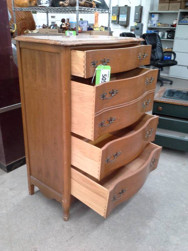 lot 505 image: Wooden Dresser