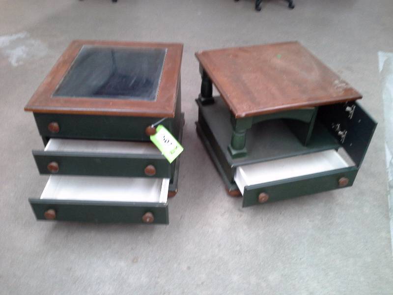 lot 507 image: Pair of End Tables