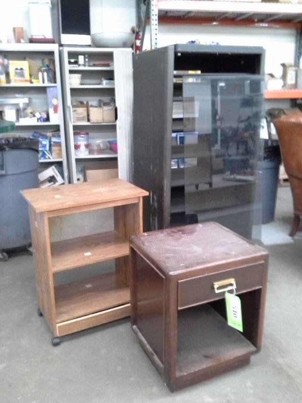 lot 510 image: (3) Random TablesRack