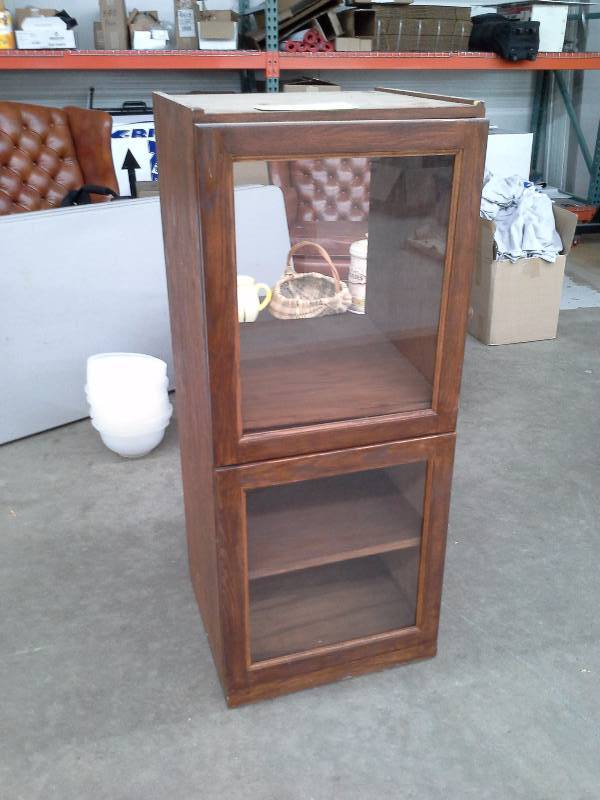 lot 511 image: Two-Door Display Cabinet