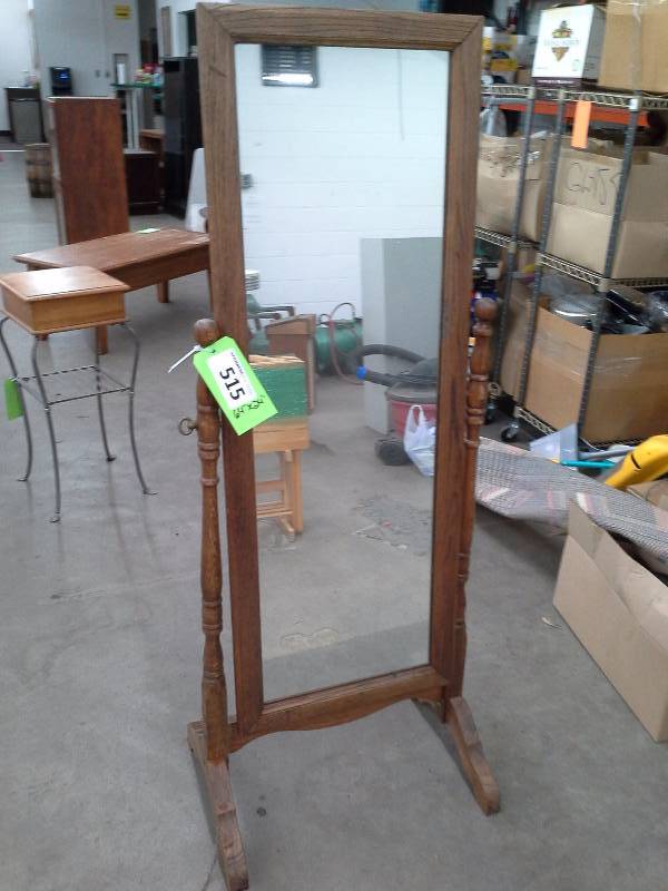 lot 515 image: Dressing Mirror