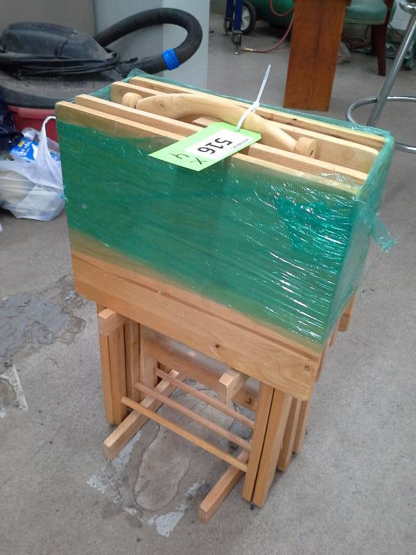 lot 516 image: Self-Standing Dinner Tables (4)