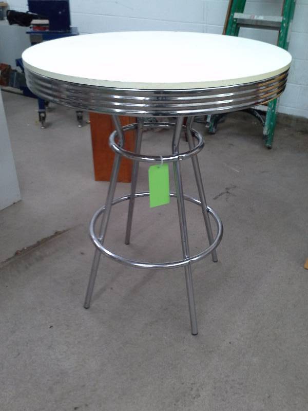 lot 517 image: White 50s Style Table