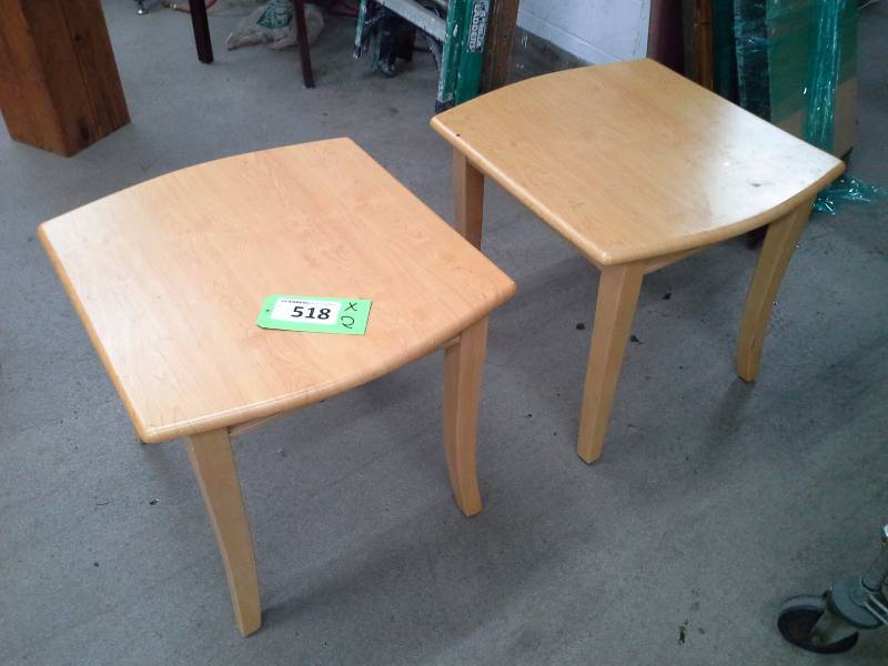 lot 518 image: Pair of End Tables