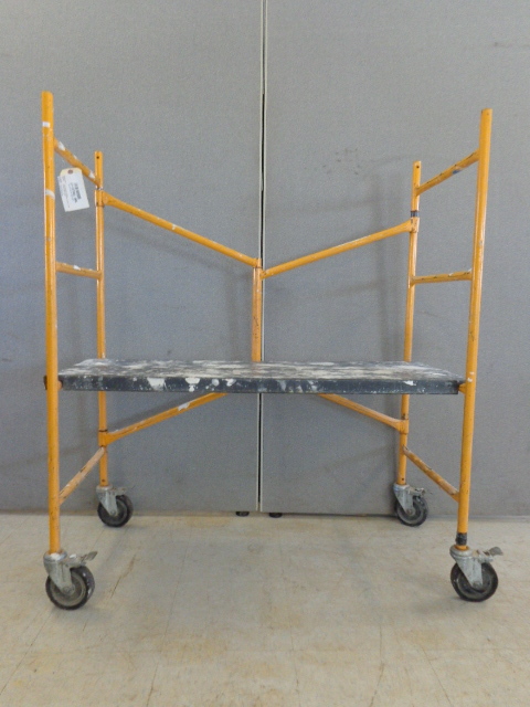 lot 14 image: Adjustable Scaffolding