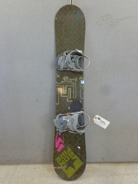 lot 15 image: Bonfire Snowboard With Bindings
