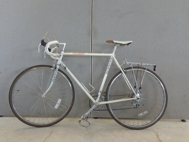 lot 47 image: Schwinn Le Tour Bicycle