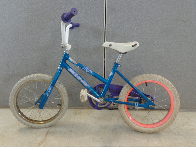 lot 54 image: Huffy Bicycle