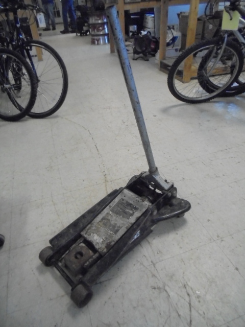 lot 23 image: Hydraulic Floor Jack