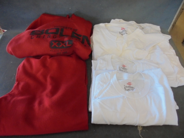 lot 27 image: T-shirts and Sweat suit