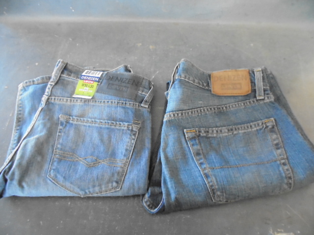 lot 30 image: Levis Jeans