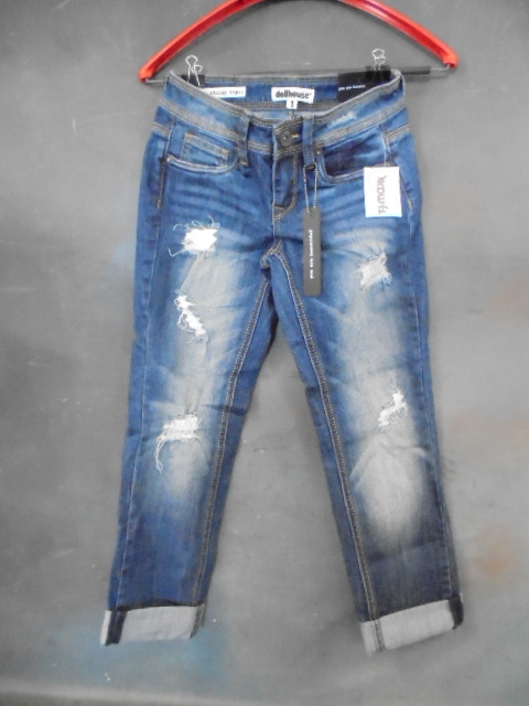 lot 39 image: Girls Clothes