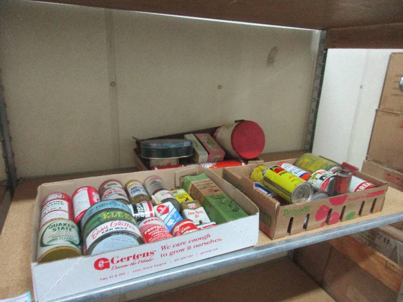 lot 7 image: Vintage Tins